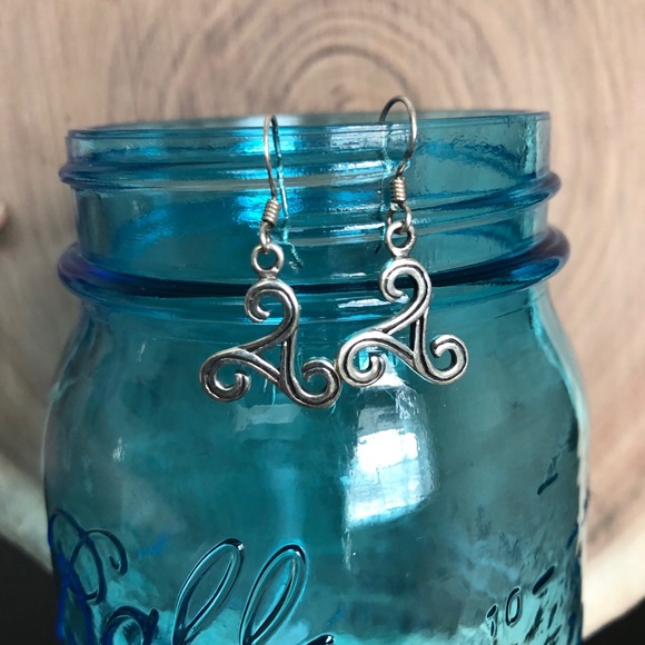 Celtic knot earrings - Picture 2 of 2